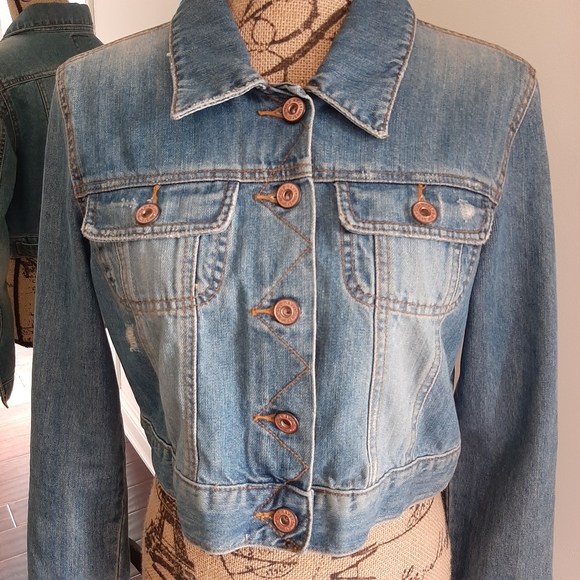 Old Navy Jackets & Blazers - OLD NAVY CROPPED DENIM JACKET